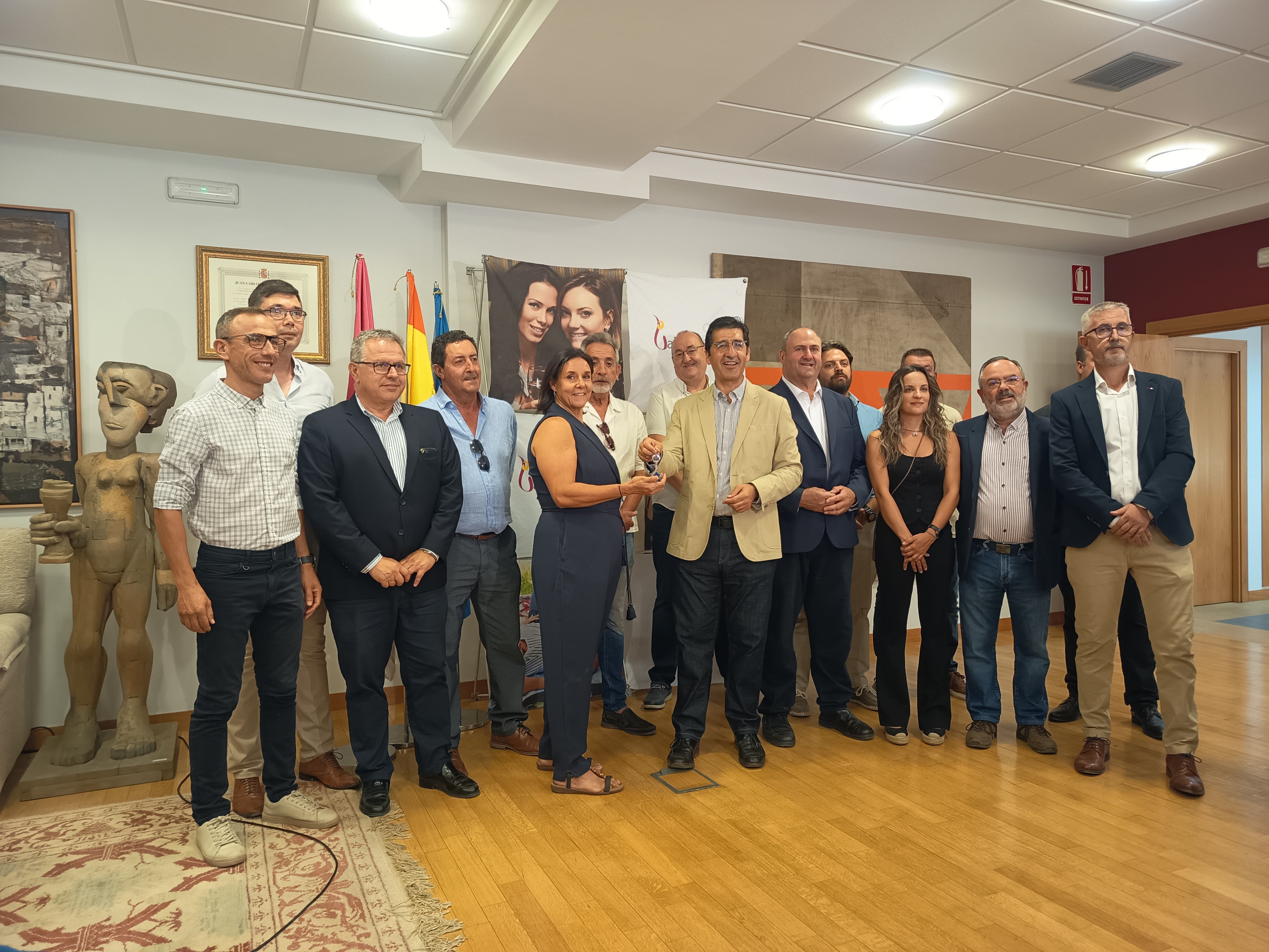 Simbólica entrega de llaves de la sede de la DO Valdepeñas Simbólica entrega de llaves de la sede de la DO Valdepeñas