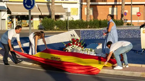 Homenaje a las víctimas del atentado terrorista perpetrado por ETA en agosto de 2002. Homenaje a las víctimas del atentado terrorista perpetrado por ETA en agosto de 2002.