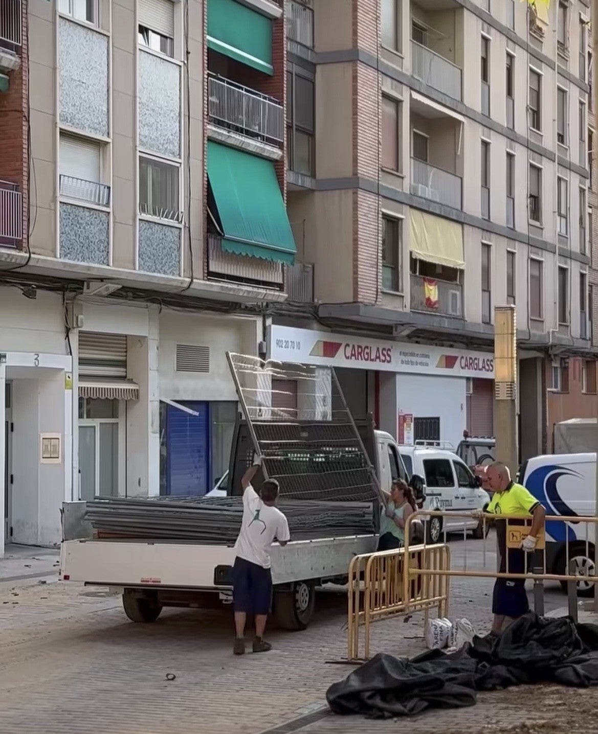 Los vecinos del bloque 2 de Santa Clara en Huesca regresan por fin a sus casas Los vecinos del bloque 2 de Santa Clara en Huesca regresan por fin a sus casas