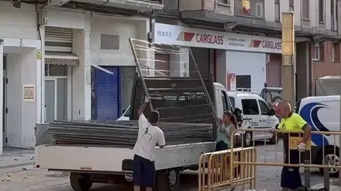 Los vecinos del bloque 2 de Santa Clara en Huesca regresan por fin a sus casas Los vecinos del bloque 2 de Santa Clara en Huesca regresan por fin a sus casas