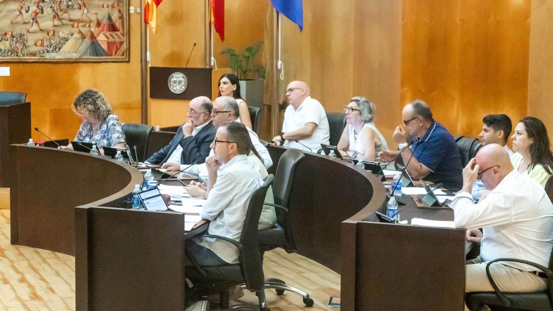 El pleno adjudica por 13.870.000 euros el proyecto y la obra del ‘Benidorm Open Arena’ a la UTE Gestaser-Urdecon-Plaza de Toros El pleno adjudica por 13.870.000 euros el proyecto y la obra del ‘Benidorm Open Arena’ a la UTE Gestaser-Urdecon-Plaza de Toros