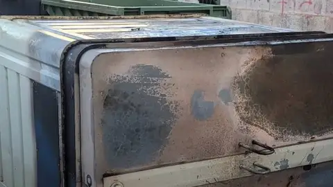 Uno de los contenedores afectados Uno de los contenedores afectados