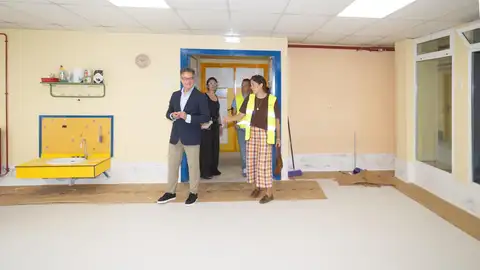 El consejero de Urbanismo, Víctor Serrano, ha visitado las instalaciones del colegio Hermanos Marx El consejero de Urbanismo, Víctor Serrano, ha visitado las instalaciones del colegio Hermanos Marx