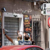 Muere un joven de 20 años presuntamente asesinado por el dueño de un bar de Valencia, amigo de la víctima / Ana Escobar / EFE