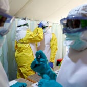 Médicos Sin Fronteras capacita a trabajadores sanitarios para combatir la propagación del ébola en la República Democrática del Congo, en Kajiado.