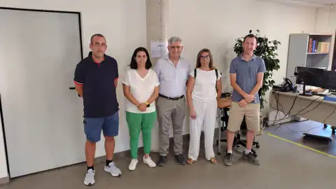 Los tres nuevos sepultureros incorporados para reforzar la plantilla del Cementerio Municipal. Los tres nuevos sepultureros incorporados para reforzar la plantilla del Cementerio Municipal.
