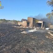 Investigado un hombre por provocar un incendio forestal en Casas de Don Pedro con el tractor que conducía