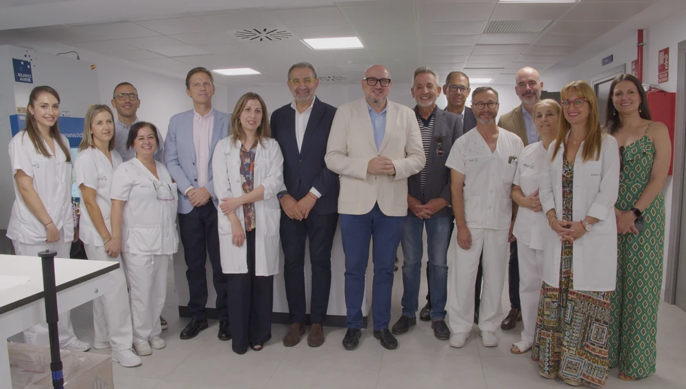 Visita del consejero de Sanidad, Jesús Fernández Sanz, al servicio de Anatomía Patológica del Hospital General de Valdepeñas Visita del consejero de Sanidad, Jesús Fernández Sanz, al servicio de Anatomía Patológica del Hospital General de Valdepeñas