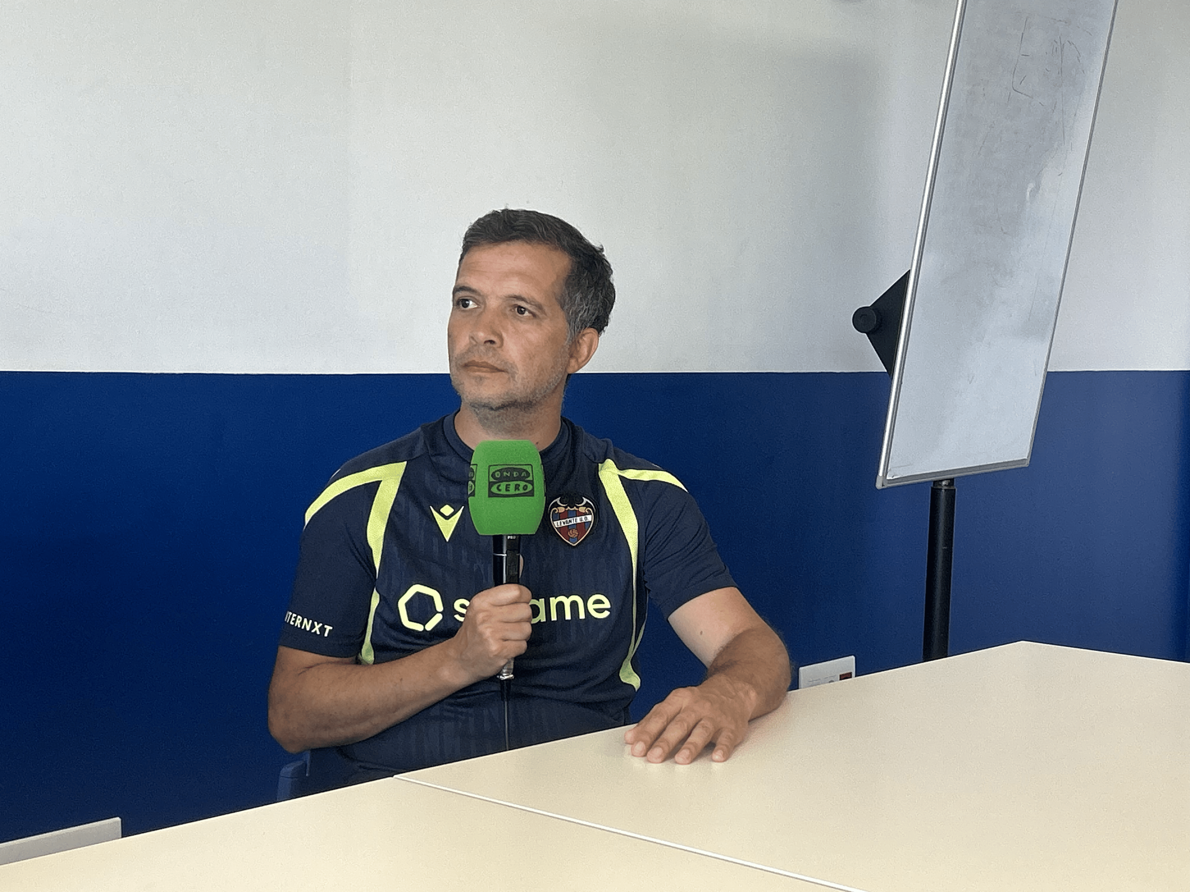 Entrevista al técnico del Levante UD Luís Castro Entrevista al técnico del Levante UD Luís Castro