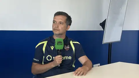 Entrevista al técnico del Levante UD Luís Castro Entrevista al técnico del Levante UD Luís Castro