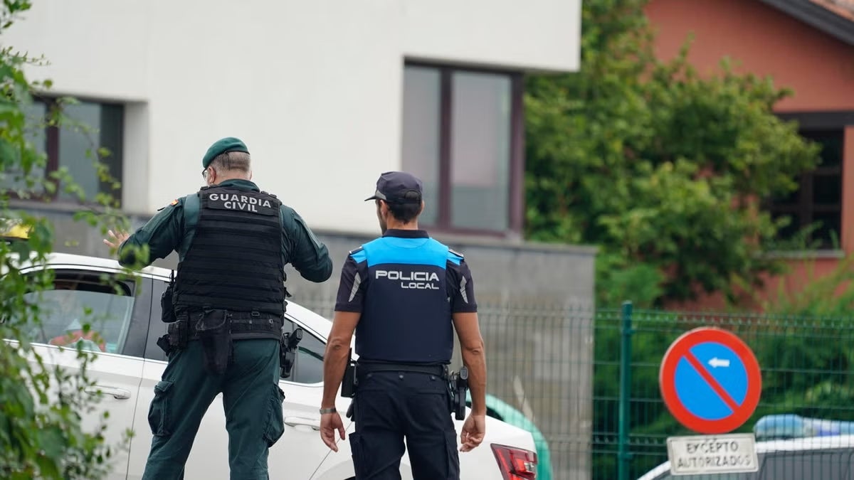 Evoluciona favorablemente el guardia civil herido de gravedad al intentar auxiliar a su compañera en Llanes Evoluciona favorablemente el guardia civil herido de gravedad al intentar auxiliar a su compañera en Llanes