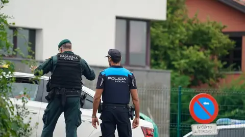 Presencia policial en las inmediaciones del Cuartel de la Guardia Civil de Llanes. Presencia policial en las inmediaciones del Cuartel de la Guardia Civil de Llanes