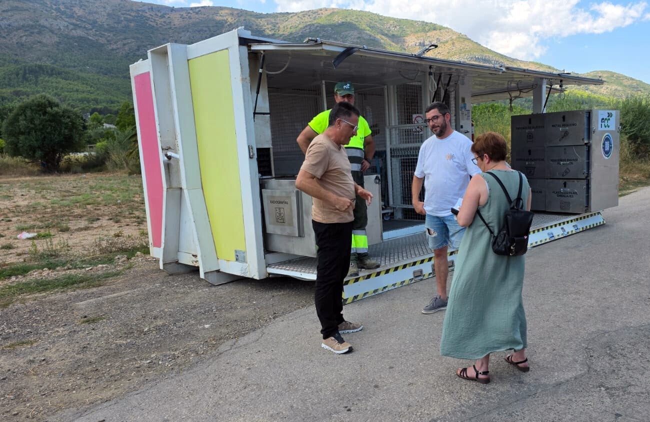Aumento en el uso de ecoparques móviles en Beniarbeig y Parcent Aumento en el uso de ecoparques móviles en Beniarbeig y Parcent