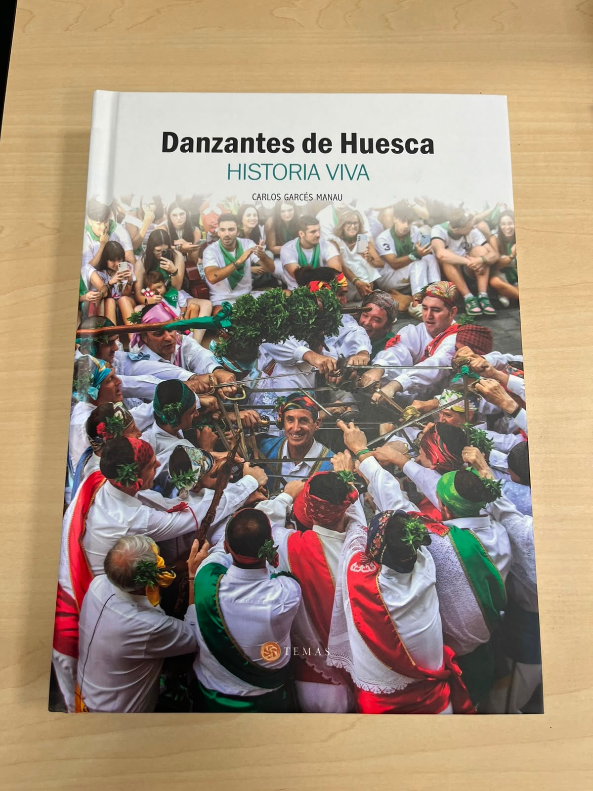 A la luz el primer libro que narra la historia de los Danzantes de Huesca A la luz el primer libro que narra la historia de los Danzantes de Huesca