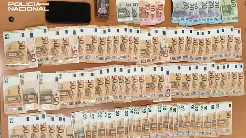 Dinero incautado durante la detención Dinero incautado durante la detención