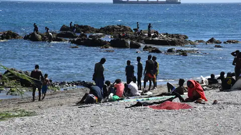 Several people on Trampolin beach, 5 August 2026, in Ceuta, Spain. The National Police have begun the process of screening the migrants currently in Ceuta – “around 2,500” according to information from the Government Delegation – following last week’s mass influx, with a view to either rejecting or granting their asylum applications. Several people on Trampolin beach, 5 August 2026, in Ceuta, Spain. The National Police have begun the process of screening the migrants currently in Ceuta – “around 2,500” according to information from the Government Delegation – following last week’s mass influx, with a view to either rejecting or granting their asylum applications.