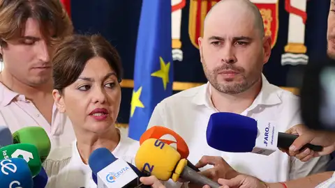 La ministra de Juventud e Infancia, Sira Rego (c), acompañada del delegado del Gobierno en Ceuta, Miguel Ángel Pérez Triano La ministra de Juventud e Infancia, Sira Rego (c), acompañada del delegado del Gobierno en Ceuta, Miguel Ángel Pérez Triano