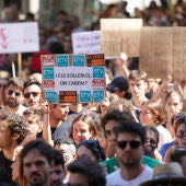 Manifestantes claman en Sóller contra la turistificación, Mallorca.