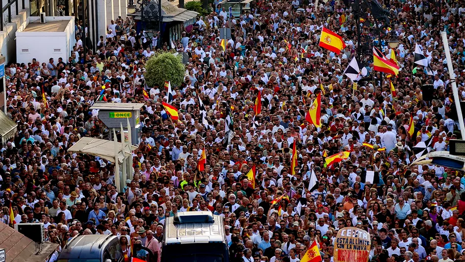 Miles de ceutíes en las calles de la ciudad exigen respuestas a las instituciones ante la crisis migratoria