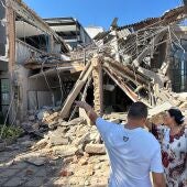 La gente se reúne en las calles después de que un fuerte terremoto sacudiera Colombia, causando la muerte de al menos 18 personas y provocando daños en Pereira, Colombia, el 10 de agosto de 2026.