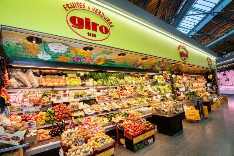 El relleu generacional que manté viu el comerç de barri El relleu generacional que manté viu el comerç de barri