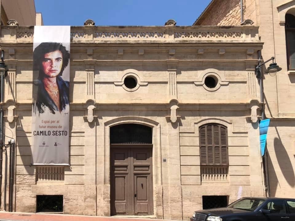 Rinden homenaje a Camilo Sesto con su museo en Alicante episode artwork