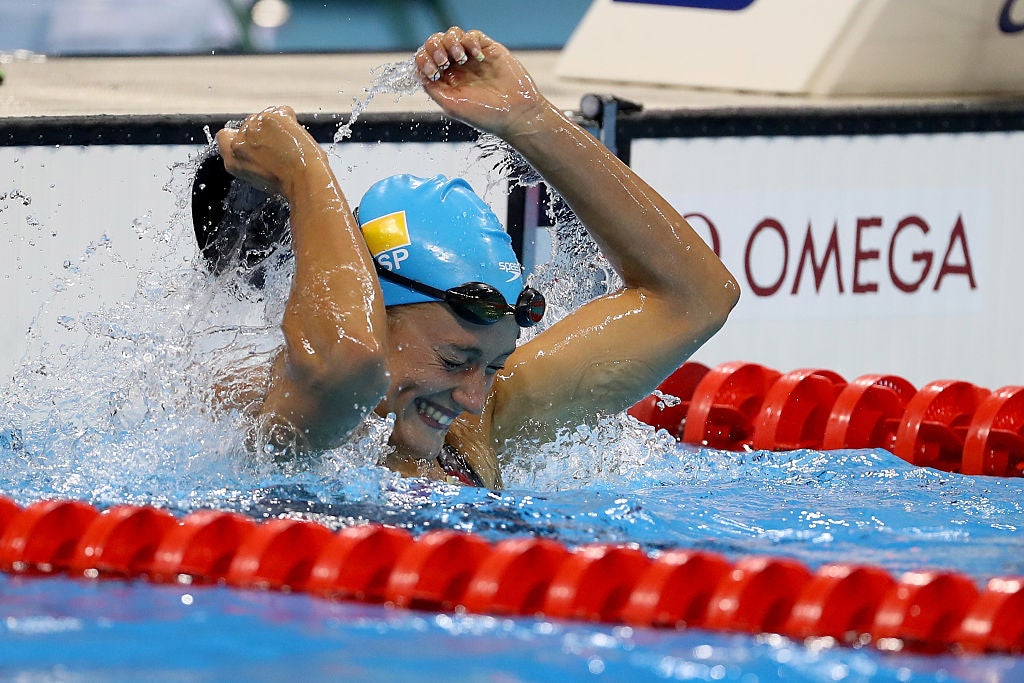 La española Mireia Belmonte García celebra la medalla de oro en la final femenina de 200 metros mariposa durante la quinta jornada de los Juegos Olímpicos de Río 2016, en el Estadio Olímpico de Deportes Acuáticos, el 10 de agosto de 2016 en Río de Janeiro, Brasil. La española Mireia Belmonte García celebra la medalla de oro en la final femenina de 200 metros mariposa durante la quinta jornada de los Juegos Olímpicos de Río 2016, en el Estadio Olímpico de Deportes Acuáticos, el 10 de agosto de 2016 en Río de Janeiro, Brasil.