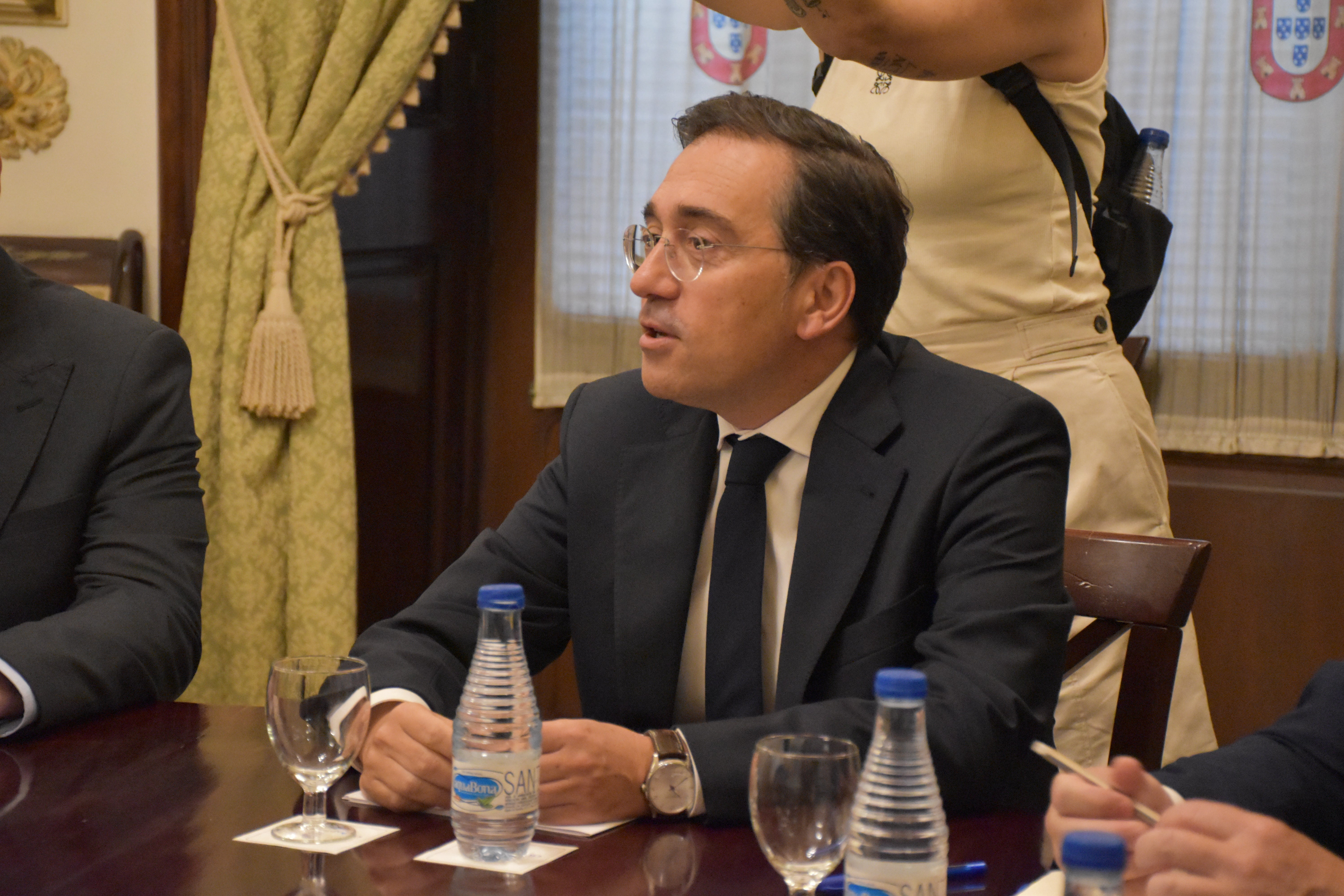 Albares advierte a los migrantes de no cruzar las fronteras de Ceuta y Melilla: "Que no arriesguen sus vidas, van a ser devueltos" Albares advierte a los migrantes de no cruzar las fronteras de Ceuta y Melilla: "Que no arriesguen sus vidas, van a ser devueltos"