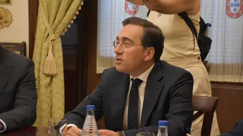 Albares advierte a los migrantes de no cruzar las fronteras de Ceuta y Melilla porque serán devueltos a Marruecos Albares advierte a los migrantes de no cruzar las fronteras de Ceuta y Melilla porque serán devueltos a Marruecos / Gabriela Sardá Núñez / Europa Press