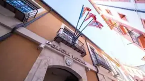 La Policía Local de Alcoy identifica a las implicadas en la agresión a una menor y traslada las diligencias a la Policía Nacional La Policía Local de Alcoy identifica a las implicadas en la agresión a una menor y traslada las diligencias a la Policía Nacional