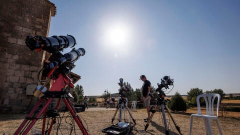 Una treintena de investigadores de la NASA y del Exploratorium de San Francisco han 'tomado' Villalibado, un pueblo semiabandonado de la provincia de Burgos para seguir el eclipse.