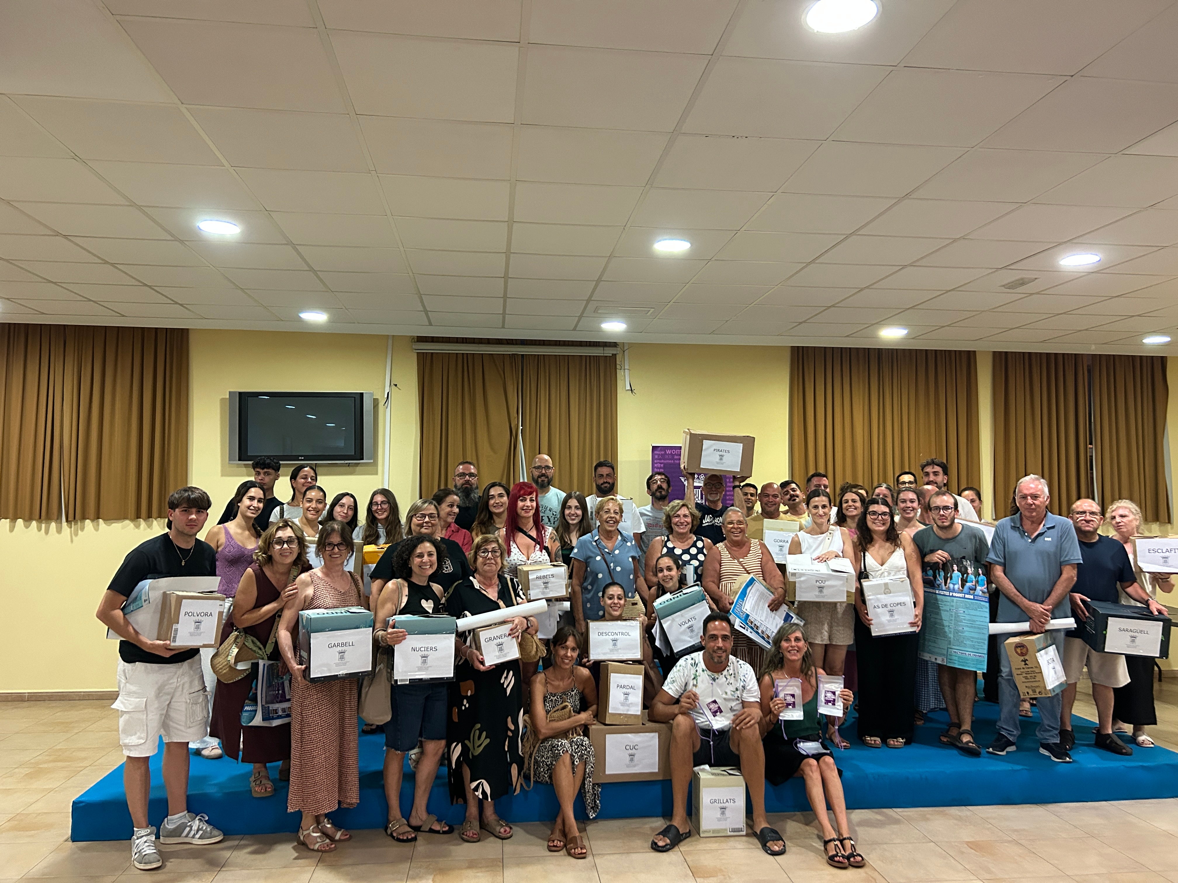 La Nucía regala “vasos seguros” y bolsos para concienciar en les “Festes d’Agost” La Nucía regala “vasos seguros” y bolsos para concienciar en les “Festes d’Agost”