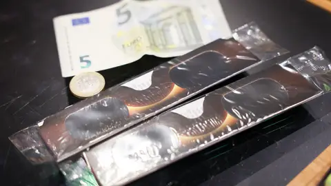 Imagen de la venta de unas gafas homologadas. Imagen de la venta de unas gafas homologadas.