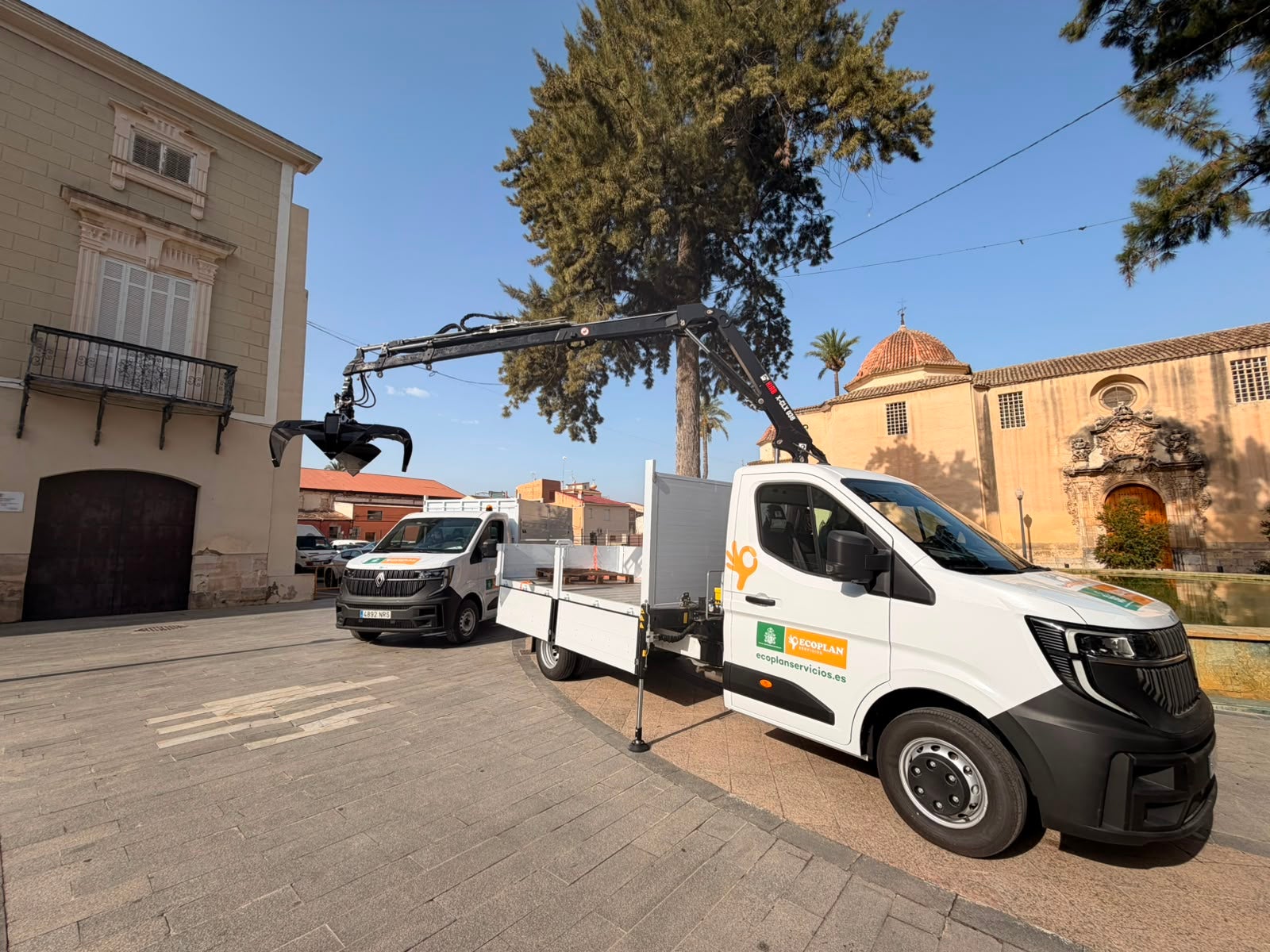 El Ayuntamiento de Orihuela incorpora tres nuevos camiones para la renovación de la flota municipal de RSU y limpieza viaria El Ayuntamiento de Orihuela incorpora tres nuevos camiones para la renovación de la flota municipal de RSU y limpieza viaria