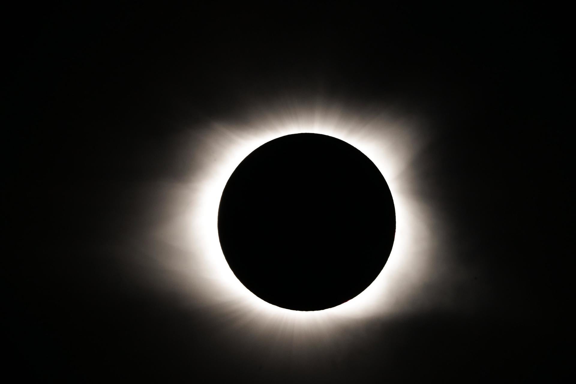 Vista de archivo de un eclipse de sol total. Vista de archivo de un eclipse de sol total.