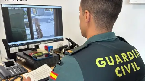 Investigada por extraer 2.000 euros con la cartilla de la mujer a la que asistía a domicilio en Castuera Investigada por extraer 2.000 euros con la cartilla de la mujer a la que asistía a domicilio en Castuera