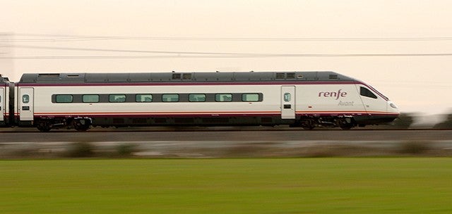 Renfe mejora los horarios del servicio Avant que conecta Puertollano y Ciudad Real con Madrid Renfe mejora los horarios del servicio Avant que conecta Puertollano y Ciudad Real con Madrid