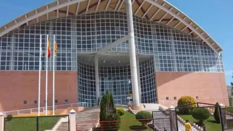 Imagen de la fachada del Poliderpotivo de Villena. Imagen de la fachada del Poliderpotivo de Villena.