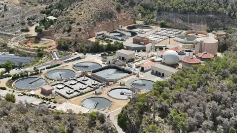 Benidorm mejorará la línea de fangos de la EDAR y aumentará la producción del biogás que se emplea como combustible en la instalación Benidorm mejorará la línea de fangos de la EDAR y aumentará la producción del biogás que se emplea como combustible en la instalación