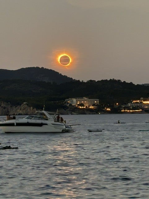 ¡Espectacular, impresionante, alucinante! Así vivieron los mallorquines el eclipse solar en Calvià episode artwork