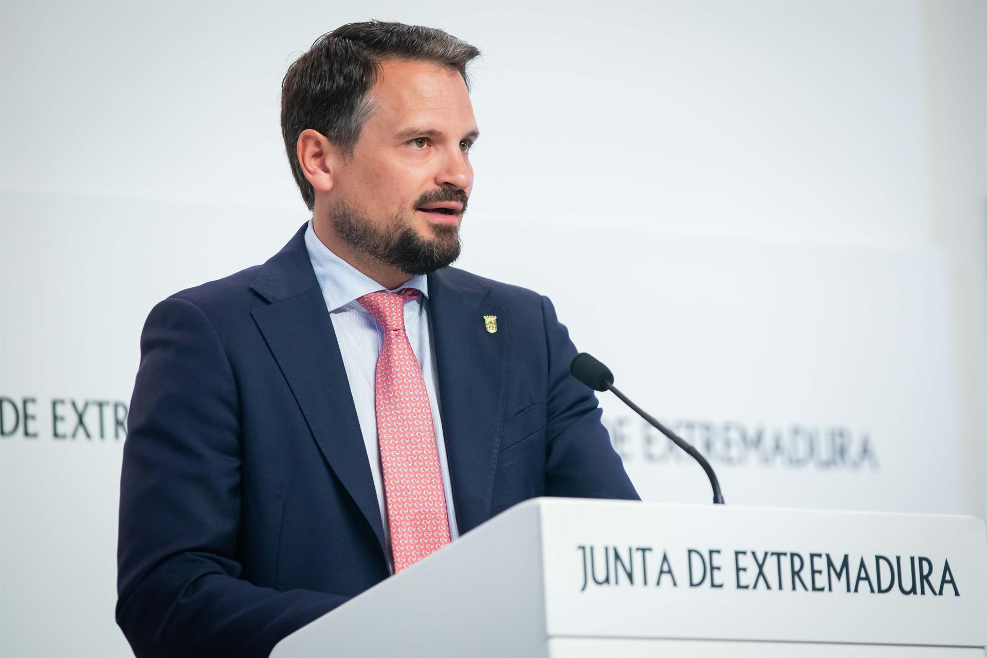 La Junta lamenta el "error técnico" en la licitación del transporte escolar y estudia fórmulas para prestar un servicio que garantiza La Junta lamenta el "error técnico" en la licitación del transporte escolar y estudia fórmulas para prestar un servicio que garantiza