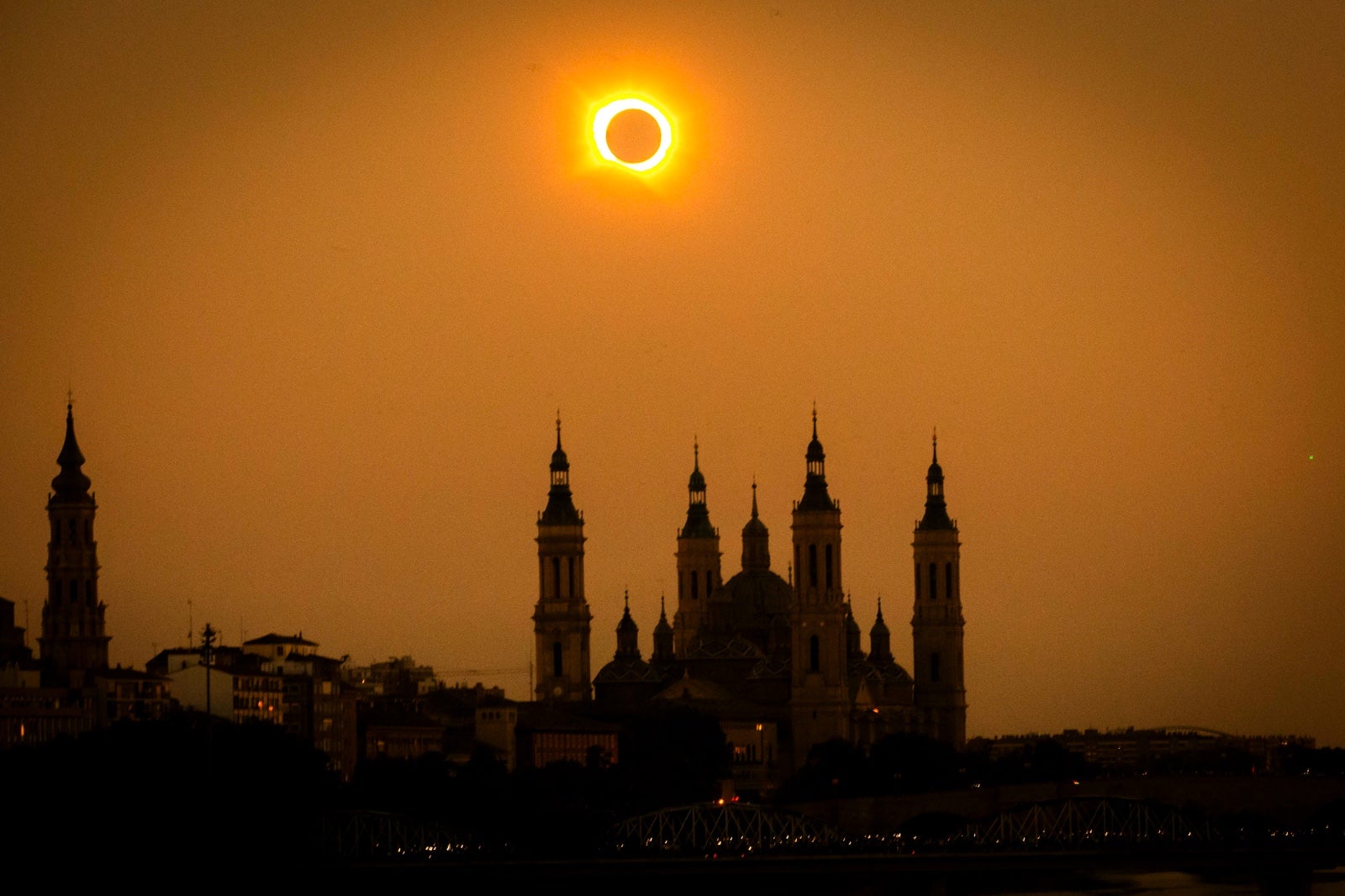 Así se vivió el eclipse total de sol en Zaragoza Así se vivió el eclipse total de sol en Zaragoza