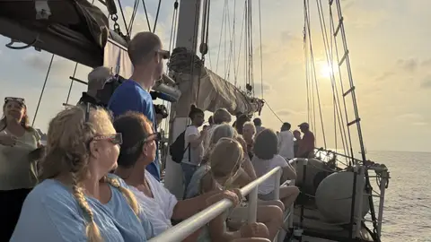 El eclipse total desde el mar, en las inmediaciones de las Islas Columbretes, a bordo del Cervantes Saavedra El eclipse total desde el mar, en las inmediaciones de las Islas Columbretes, a bordo del Cervantes Saavedra