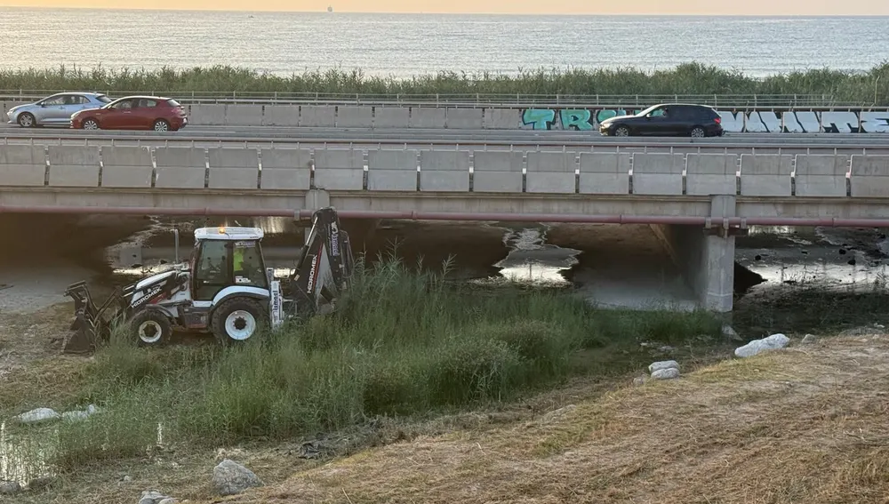 Trabajos de limpieza en Aguamarga Trabajos de limpieza en Aguamarga