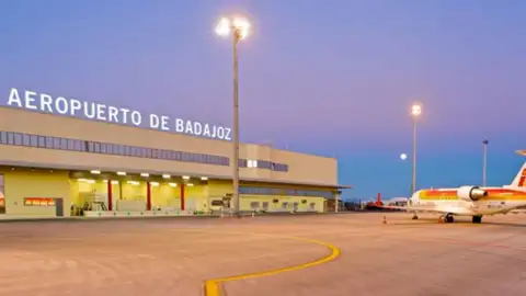 El aeropuerto de Badajoz bate en julio su récord histórico de viajeros con 10.970 pasajeros El aeropuerto de Badajoz bate en julio su récord histórico de viajeros con 10.970 pasajeros