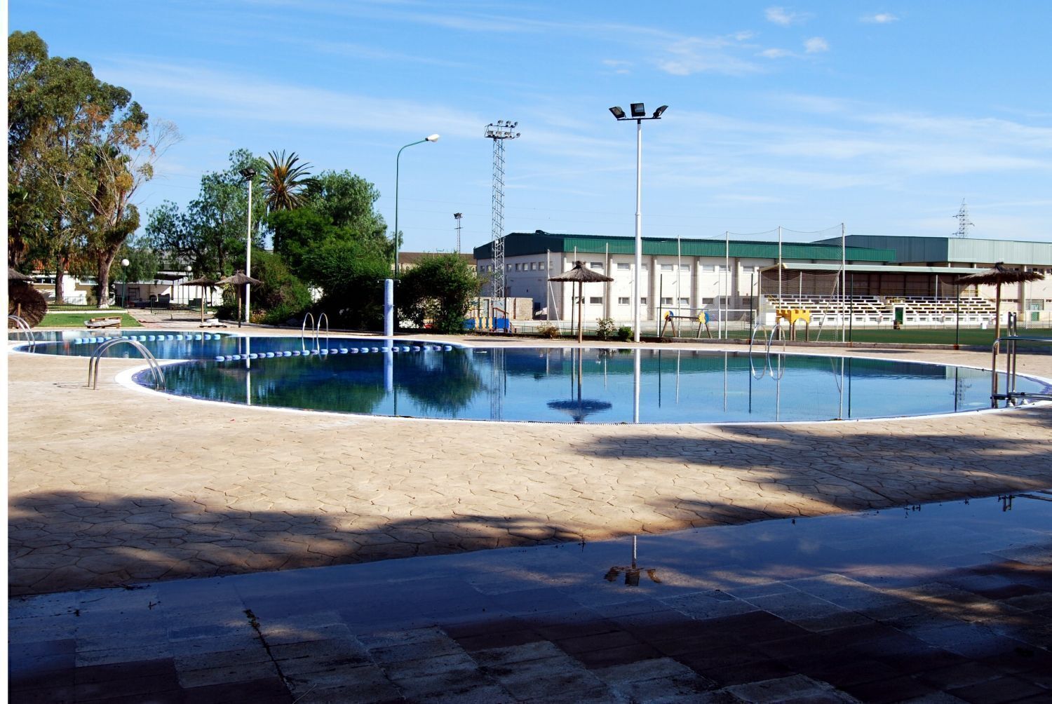 Benifaió mantiene su piscina municipal cerrada por la presencia de huevo en el agua Benifaió mantiene su piscina municipal cerrada por la presencia de huevo en el agua