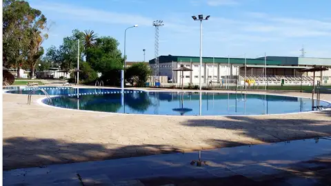 Benifaió mantiene su piscina municipal cerrada por la presencia de huevo en el agua Benifaió mantiene su piscina municipal cerrada por la presencia de huevo en el agua