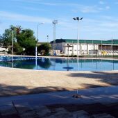Benifaió mantiene su piscina municipal cerrada por la presencia de huevo en el agua