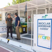 L’Alfàs del Pi acerca al mercadillo de los viernes el ecoparque móvil para promover el reciclaje