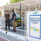 L’Alfàs del Pi acerca al mercadillo de los viernes el ecoparque móvil para promover el reciclaje L’Alfàs del Pi acerca al mercadillo de los viernes el ecoparque móvil para promover el reciclaje